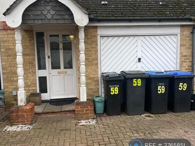 Room for rent in Ripley Springs, Row Town