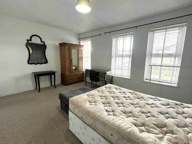 Room for rent in Falcon Lodge, Wales