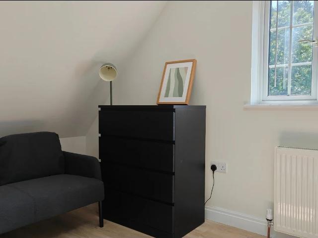 Room for rent in Redhill, Reigate and Banstead