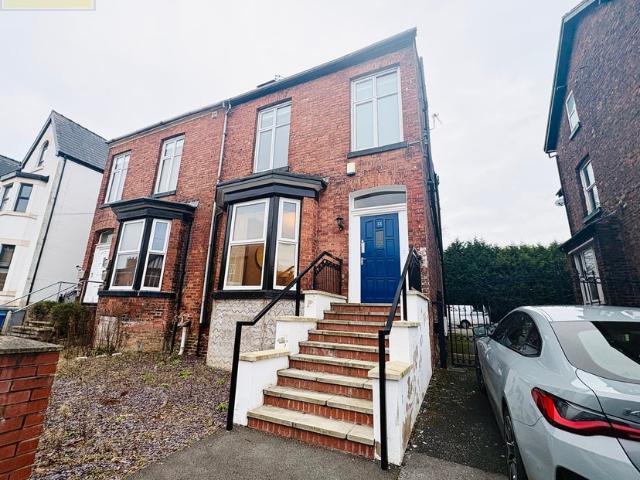 Room for rent in Gorse Hill, Trafford Park