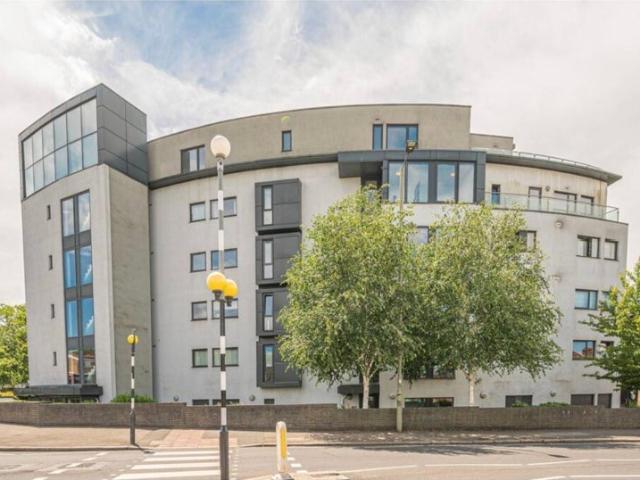 Room for rent in Brunswick Park, Greater London