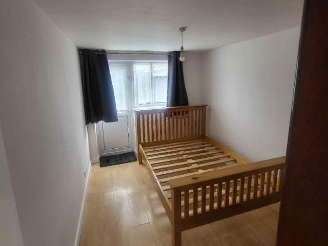 Flat for rent in Slyfield, Westborough