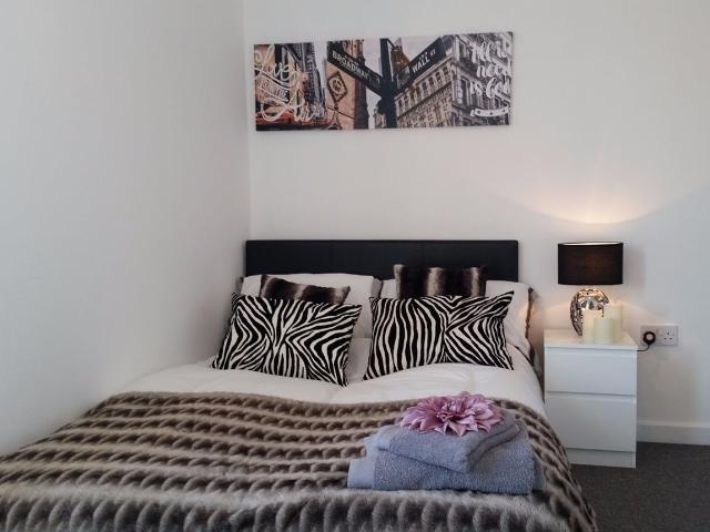 Room for rent in Buersil Head, Burnedge