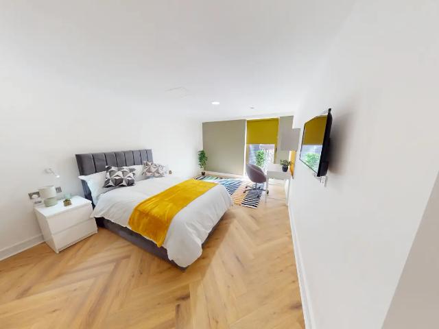 Flat for rent in Calderstones
