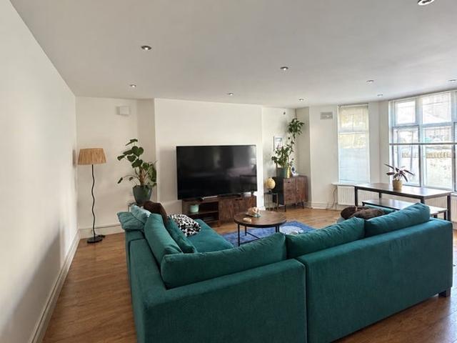 Room for rent in London Borough of Croydon, Greater London