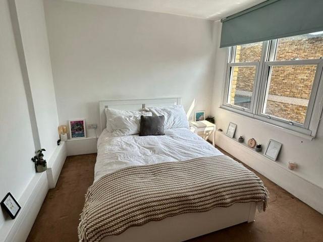 Room for rent in Myatt's Fields, Greater London