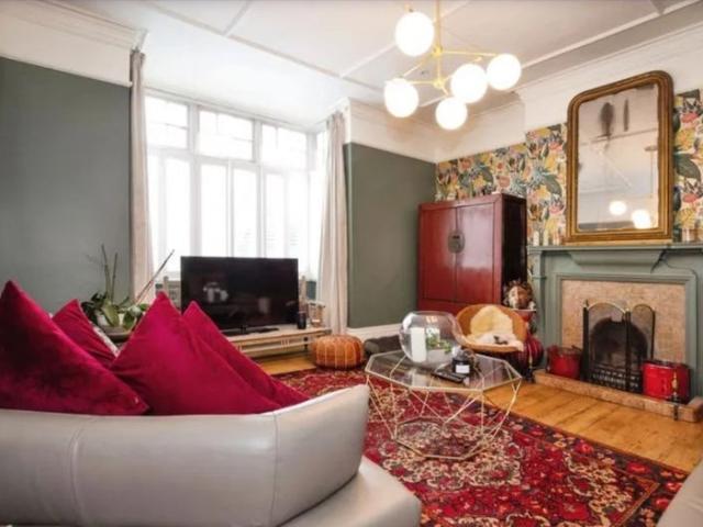 Room for rent in London Borough of Hounslow, Strand
