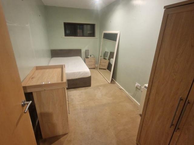 Room for rent in Calderstones