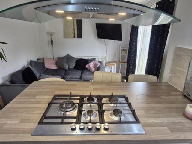 Room for rent in Pengam Green, Falcon Lodge