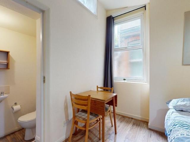 Flat for rent in Dollis Hill, Greater London