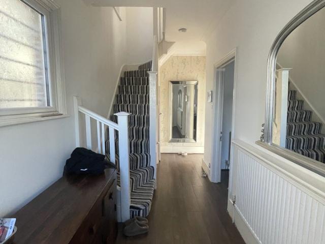 Room for rent in Bush Hill Park, Greater London