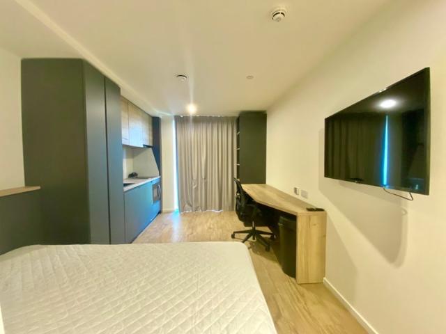 Room for rent in Crockherbtown, Falcon Lodge