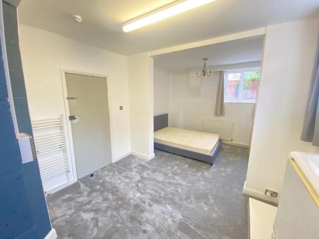 Flat for rent in Elmfield, Leicestershire