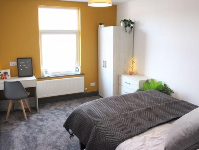 Room for rent in Lee Bank, Greater Manchester