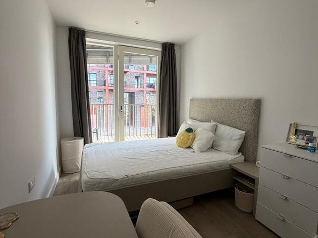 Room for rent in East Wick, Greater London