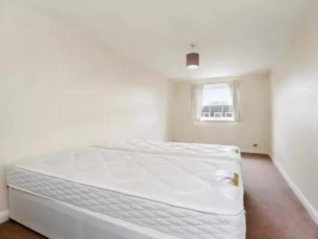 Room for rent in North Kensington, Greater London