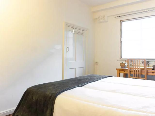 Room for rent in North Kensington, Greater London