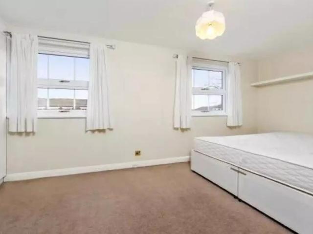 Room for rent in North Kensington, Greater London