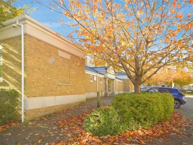 Room for rent in Allington, Midway