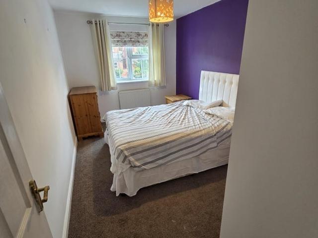 Room for rent in Kettlebrook, Staffordshire