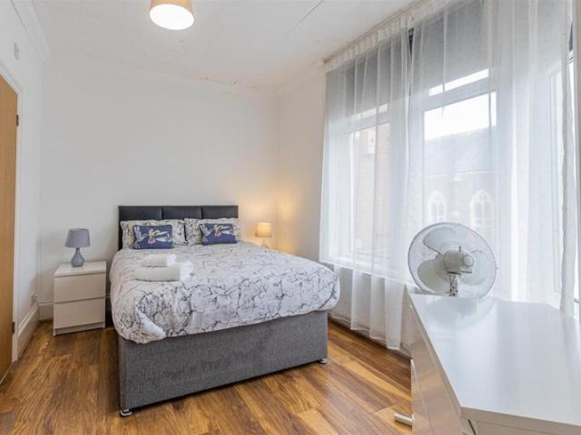 Room for rent in Plasnewydd, Falcon Lodge