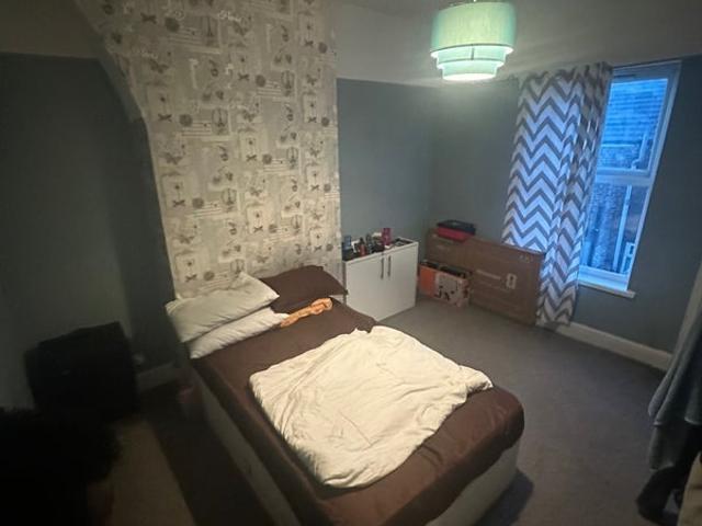 Room for rent in Cabbage Hall, Calderstones