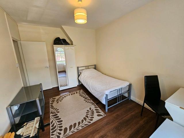 Room for rent in Saint Giles, Bloomsbury