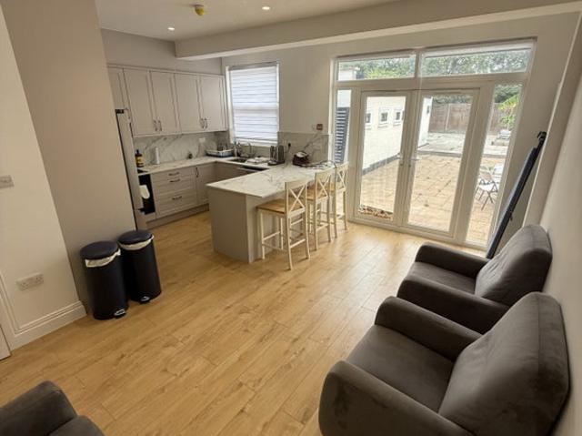 Room for rent in Scotch Estate, Greater London