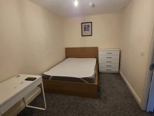 Room for rent in Brooklands, Monks Orchard