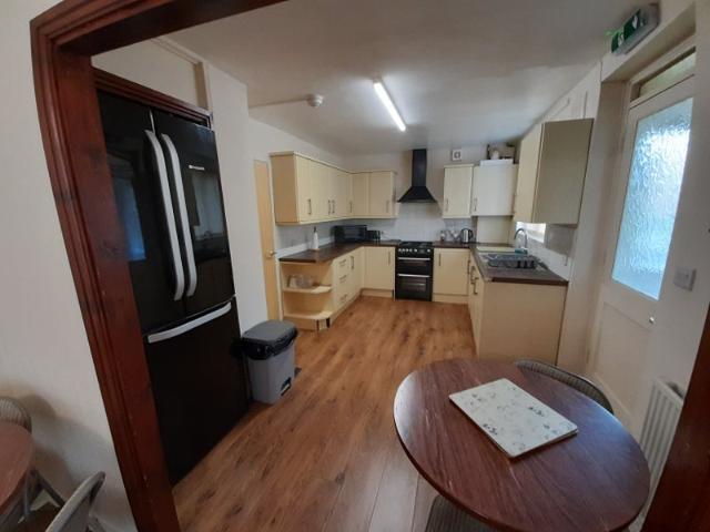 Room for rent in Kensington, Calderstones