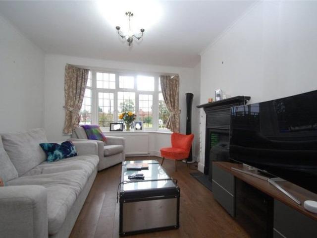 Room for rent in Denham, Gerrards Cross and Chalfonts Community Board, Gerrards Cross