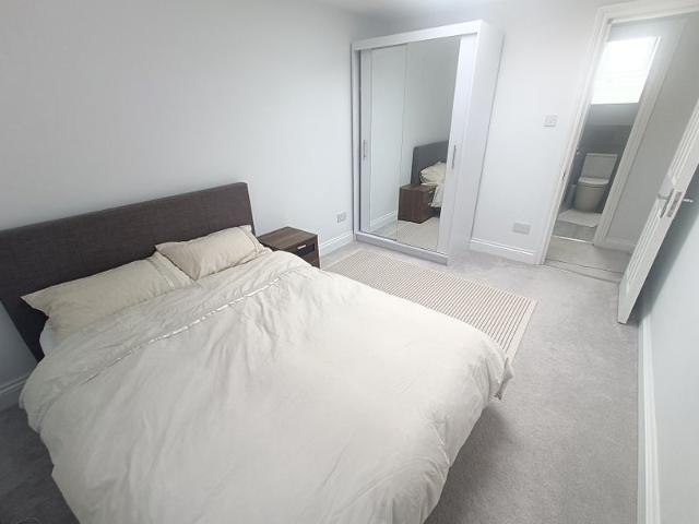 Room for rent in Southfields, Greater London