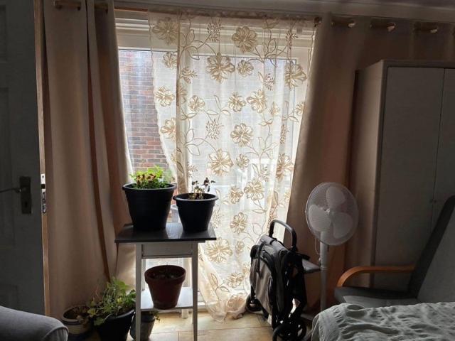 Room for rent in London Borough of Merton, Raynes Park
