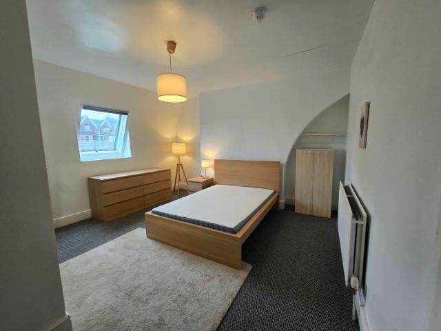 Room for rent in Elm Park, Calderstones