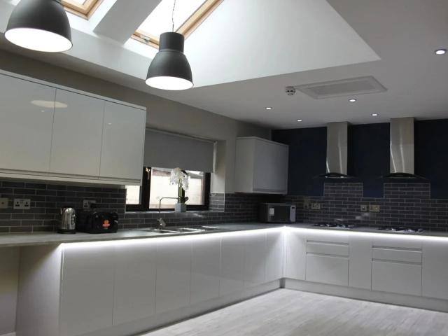 Room for rent in Wood End, Park Village