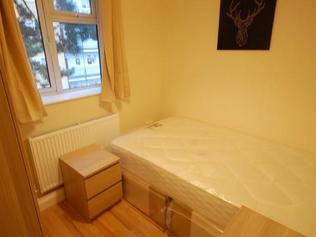 Room for rent in Southfields, Greater London