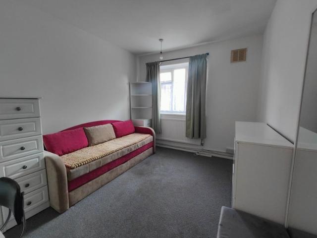 Room for rent in South Woodford, Greater London