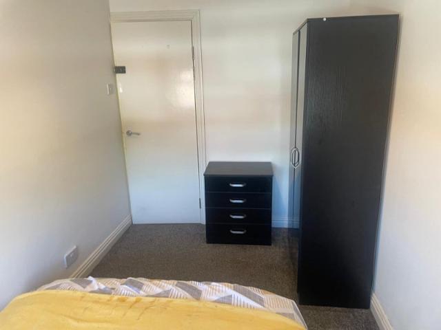 Room for rent in Leyfields, Kettlebrook