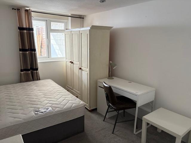 Room for rent in Laindon, Basildon