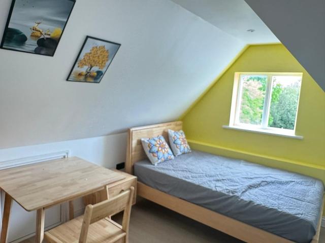Room for rent in Merstham, Reigate and Banstead