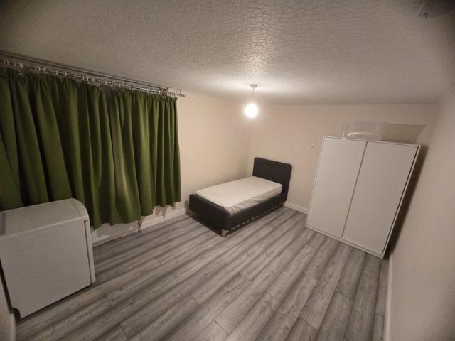 Room for rent in Ringlestone, Midway
