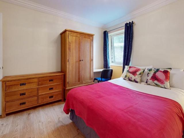 Room for rent in Lipson, Mount Wise