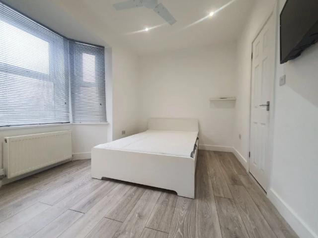 Room for rent in Charlton, Greater London