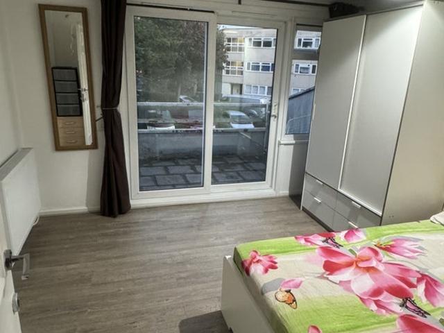Room for rent in London Borough of Merton, Mitcham