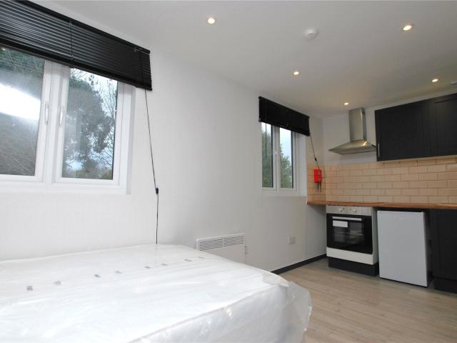 Room for rent in Westborough, Surrey