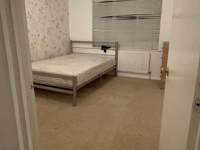 Room for rent in London Borough of Croydon, Purley