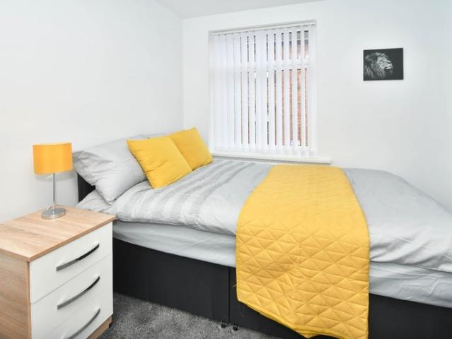 Room for rent in Joiner's Square, Hanley