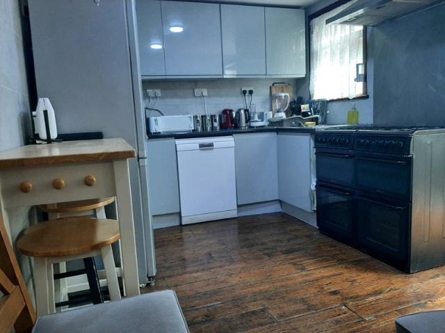 Room for rent in Bellenden, Greater London