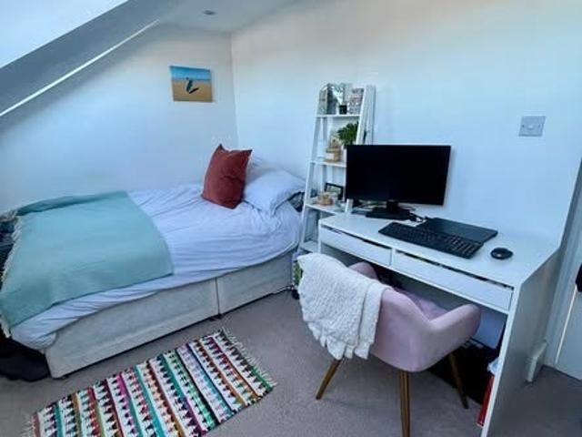 Room for rent in Southfields, Greater London