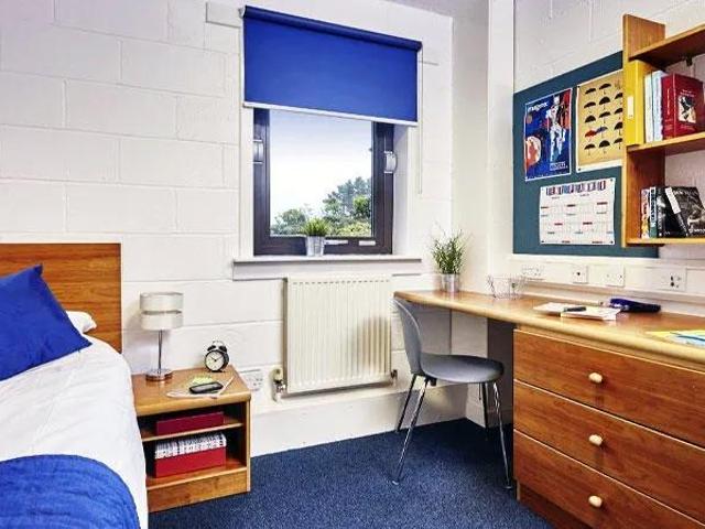 Room for rent in Currie, Scotland